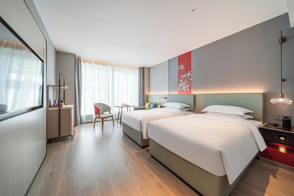 Comfort Twin Room, City View