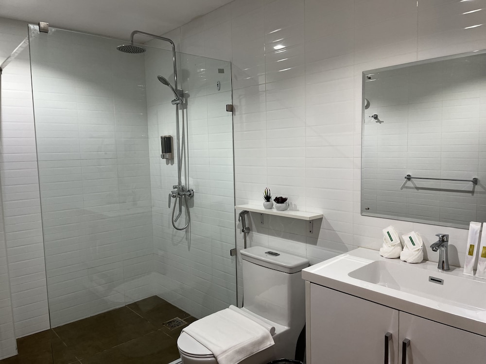 Premier Two Bedroom - Photo 5