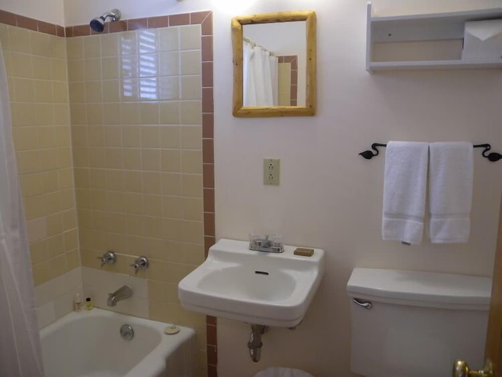 Standard Double Room, Private Bathroom (Room 9 - No Pets Allowed) photo 2