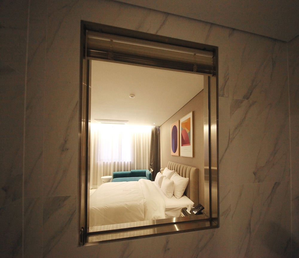 Suite - Photo 4
