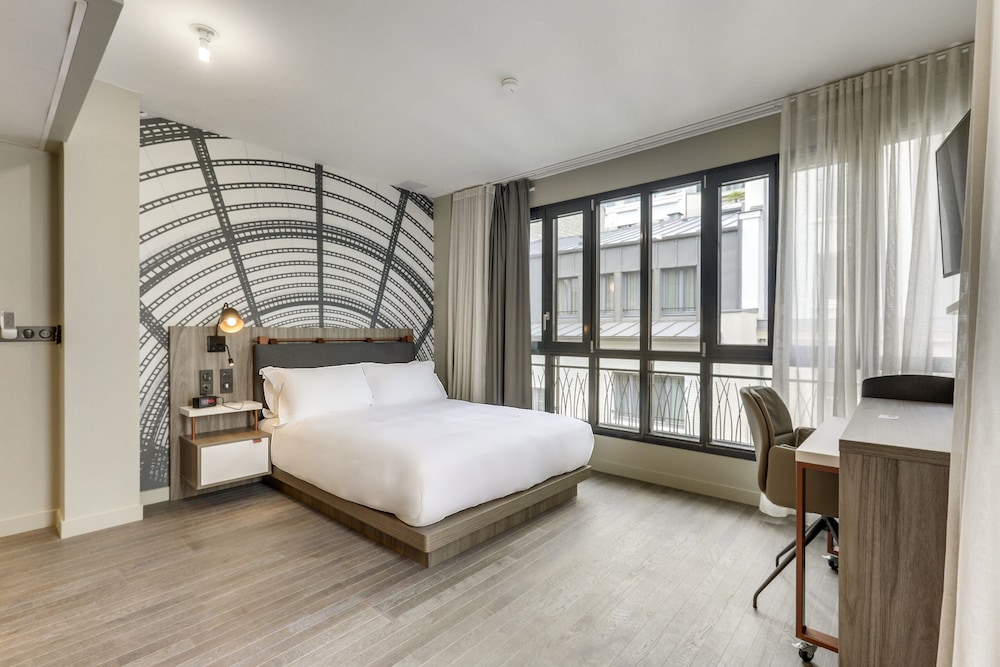 Superior Studio, 1 Queen Bed, Non Smoking photo 2