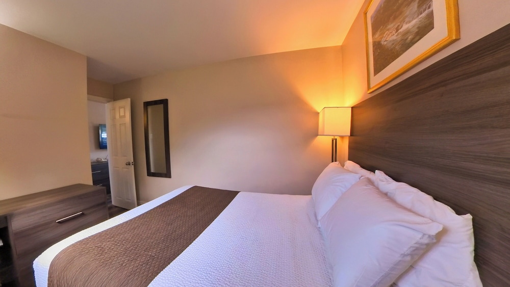 Deluxe Room, 2 Queen Beds photo 3