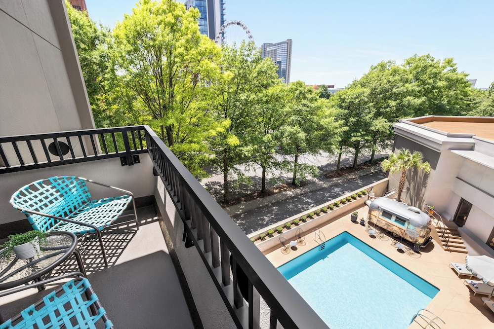 Room, 2 Queen Beds, Balcony, Pool View