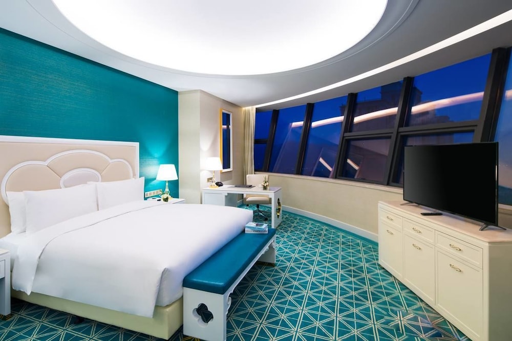 Business Room, 1 King Bed, Non Smoking photo 1