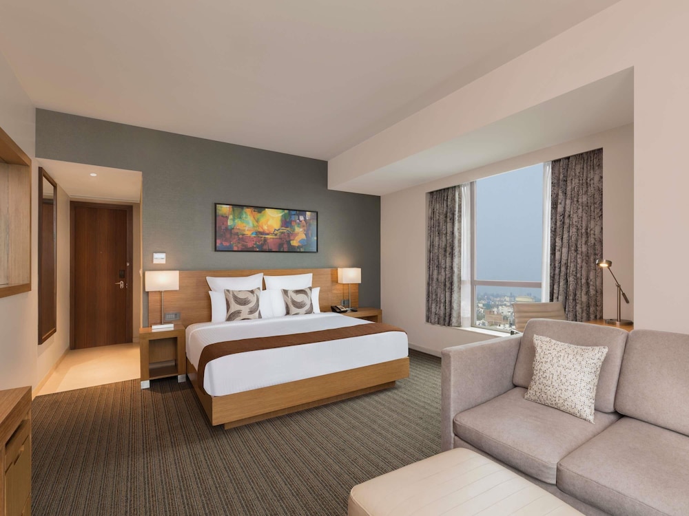Junior Suite, 1 King Bed photo 2