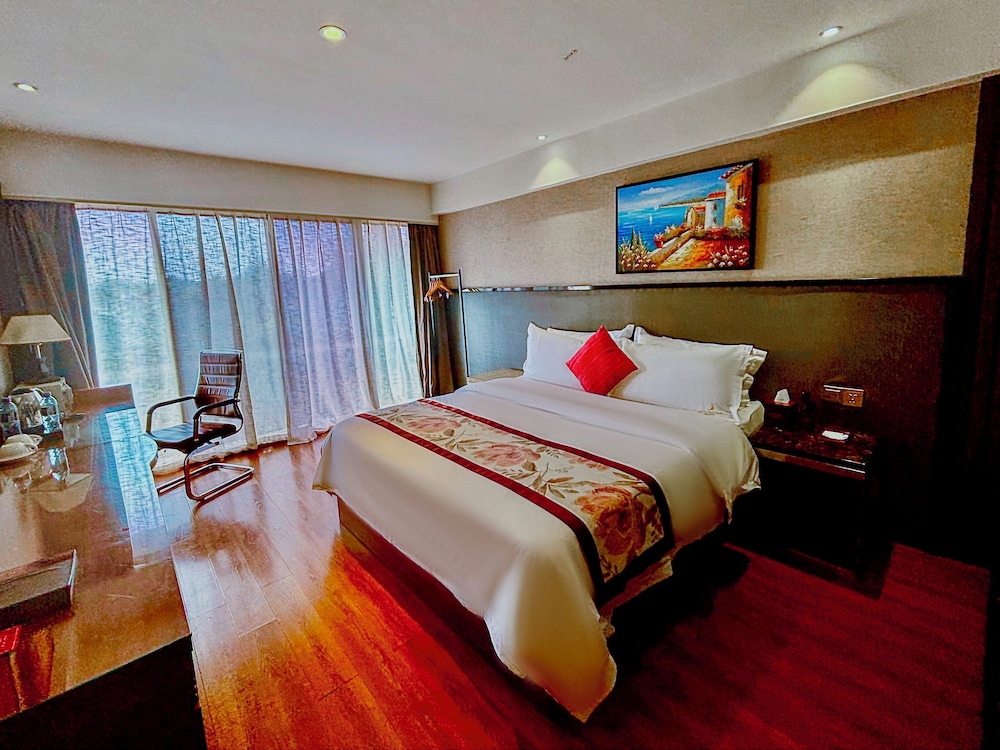 Superior Room, 1 King Bed photo 1