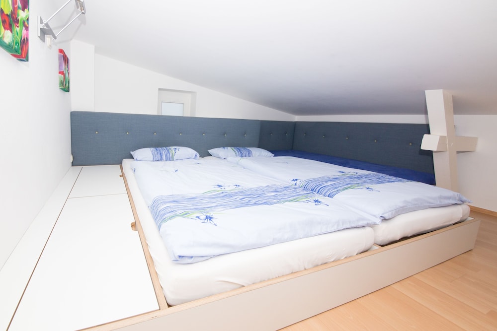 Basic Apartment, 1 Bedroom, Mezzanine photo 2