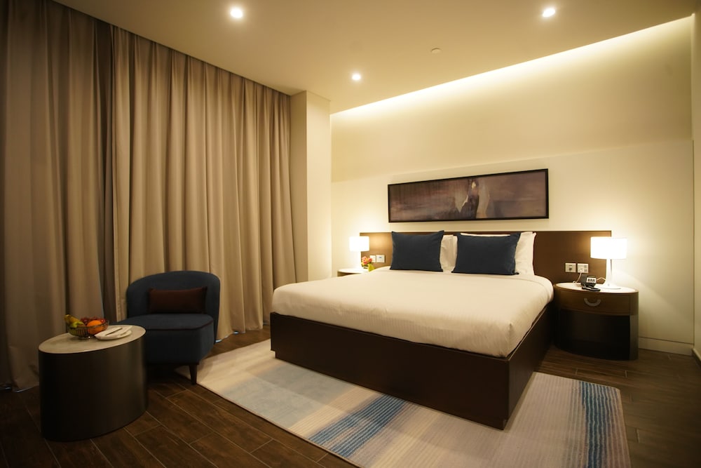 Deluxe Room, 1 King Bed photo 3
