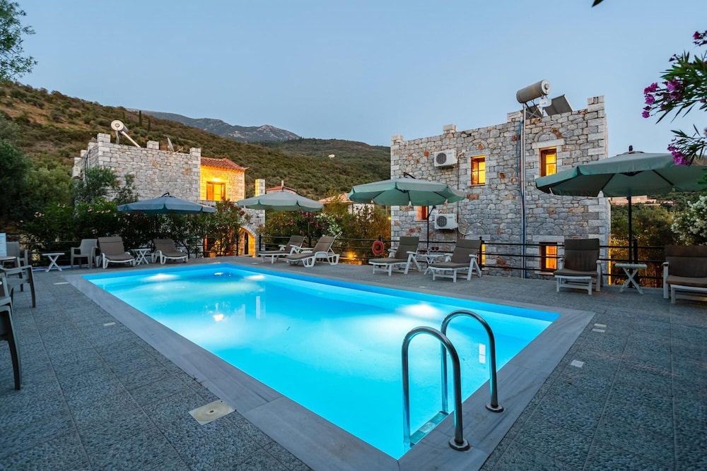 Villa, Smoking photo 2