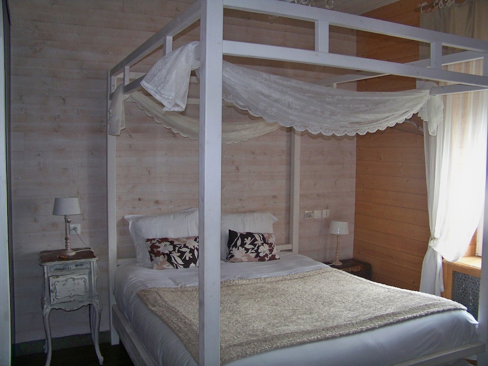 Superior Double Room (Caramel) photo 1
