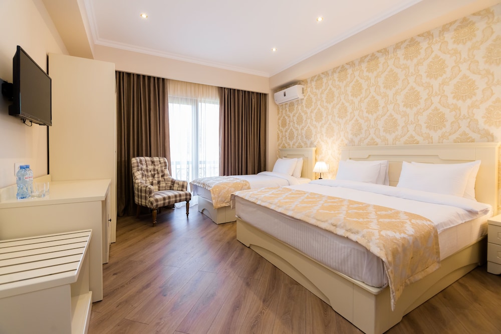 Deluxe Triple Room photo 1