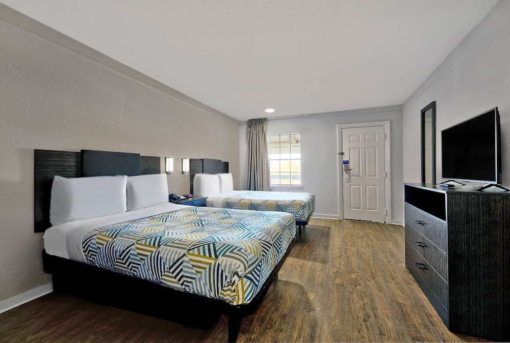 Standard Room, 2 Double Beds, Non Smoking - Photo 4