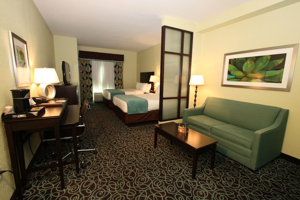 Suite, 2 Queen Beds, Non Smoking, Refrigerator & Microwave photo 2