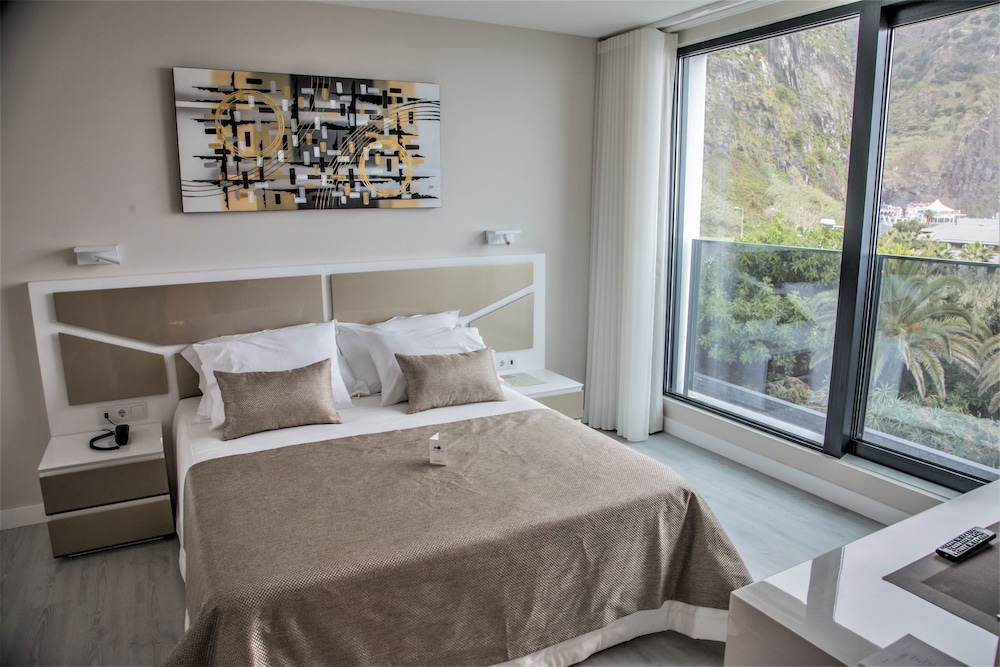 Double Room, 1 Double Bed, Partial Ocean View