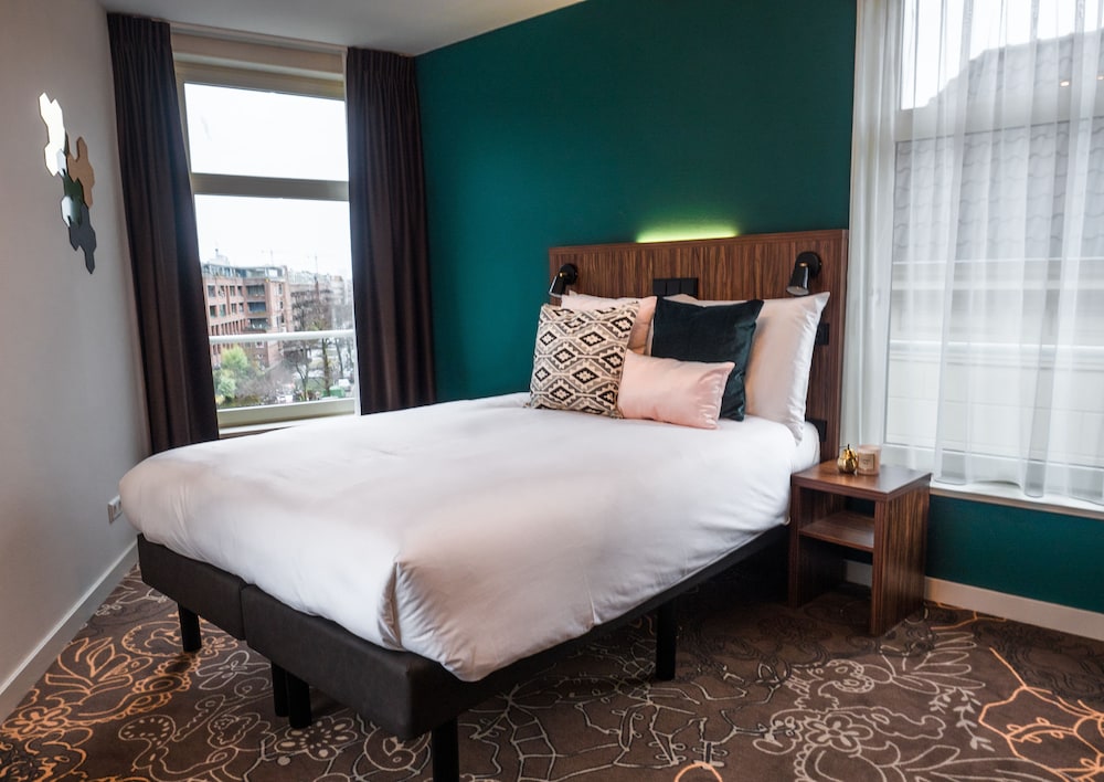Superior Room, 1 Queen Bed photo 2