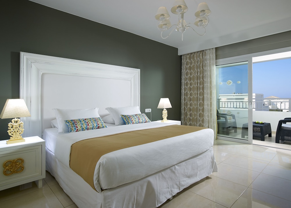 Deluxe Suite, Garden View