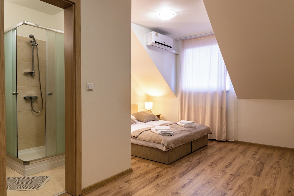 Deluxe Double Room, Air conditioning photo 2