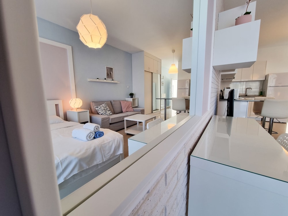 Standard Room, 1 Bedroom, Non Smoking, Pool View photo 1