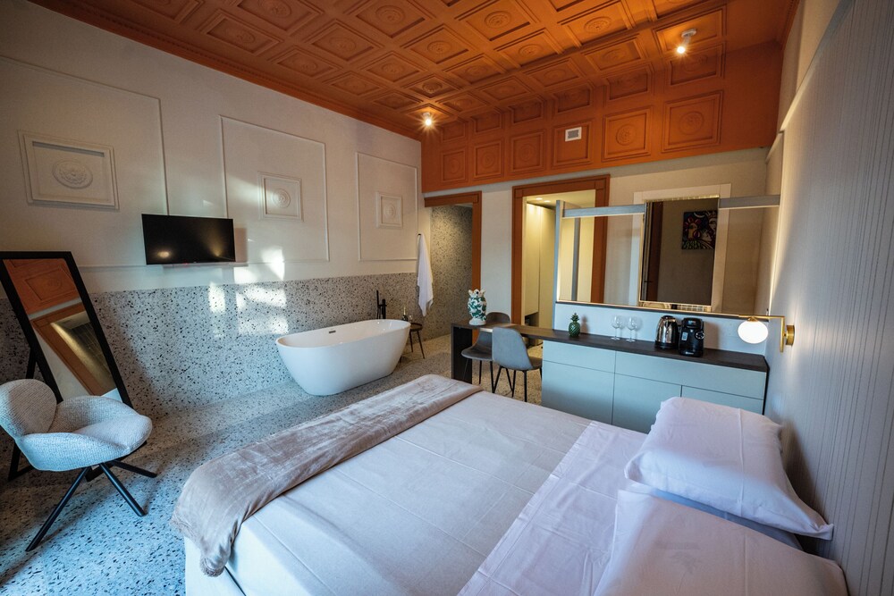 Room, Balcony, Mountain View photo 3