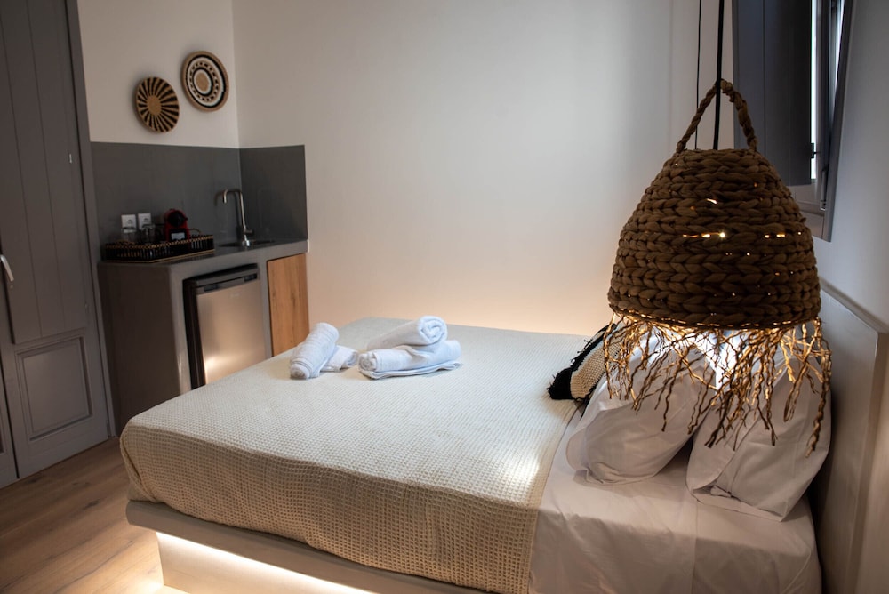 Superior room with outdoor hot tub - Photo 10