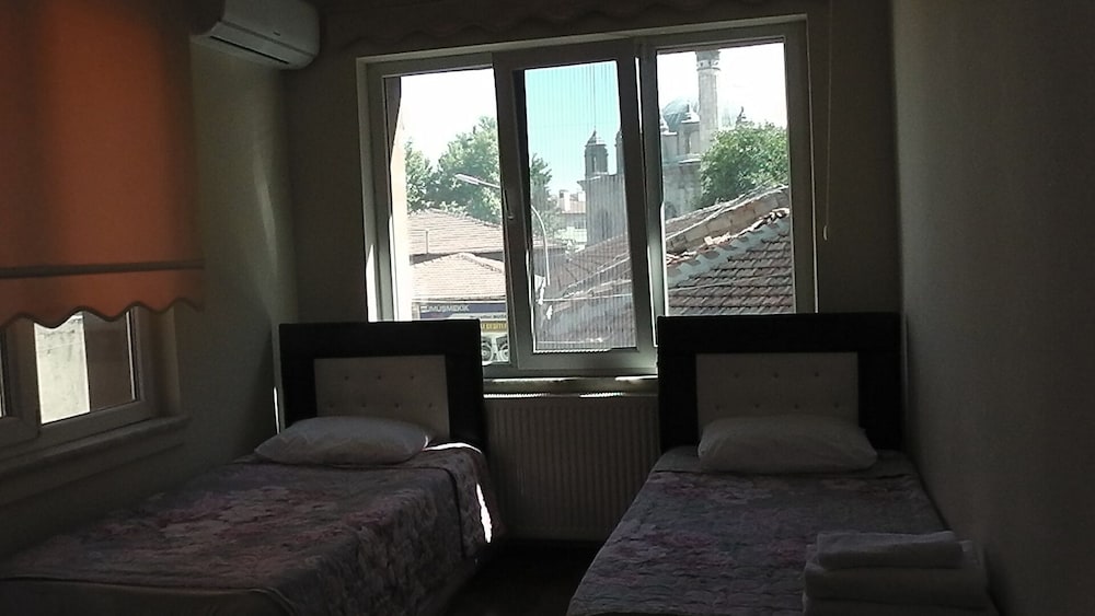 Twin Room - Photo 9