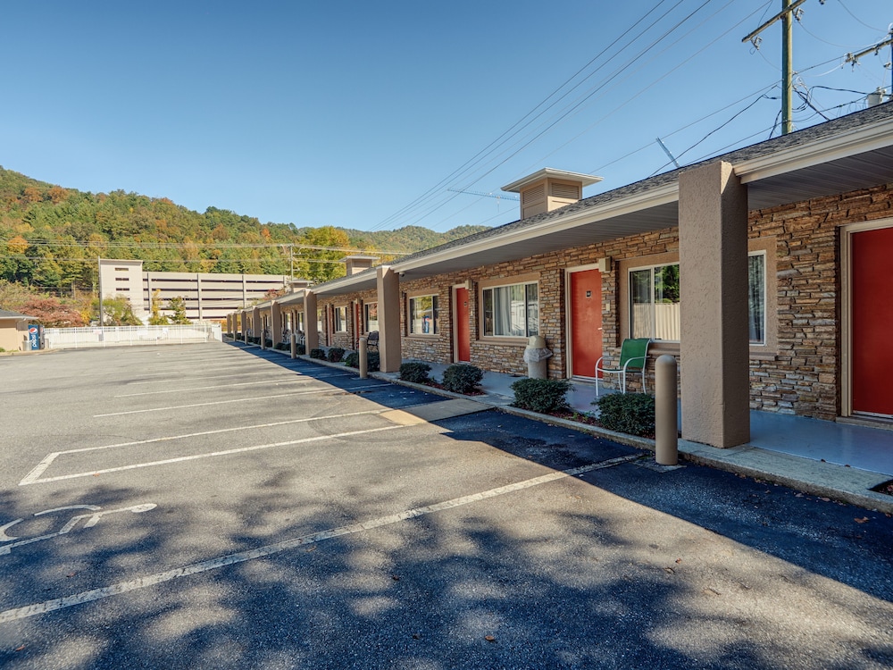 Premier Room, 2 Queen Beds, Non Smoking, Mountain View photo 3