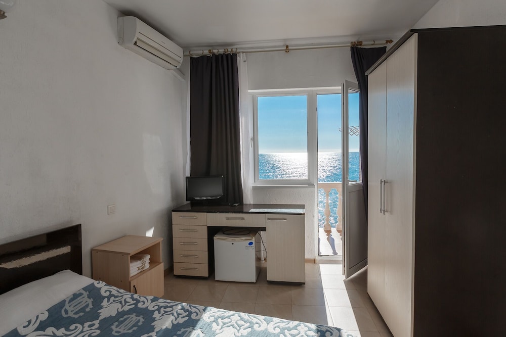 Double Room, Balcony, Sea View photo 2