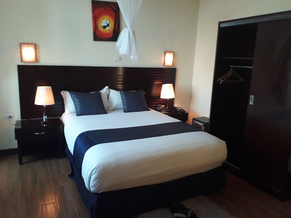 Standard Room, 1 King Bed, Balcony, City View photo 2