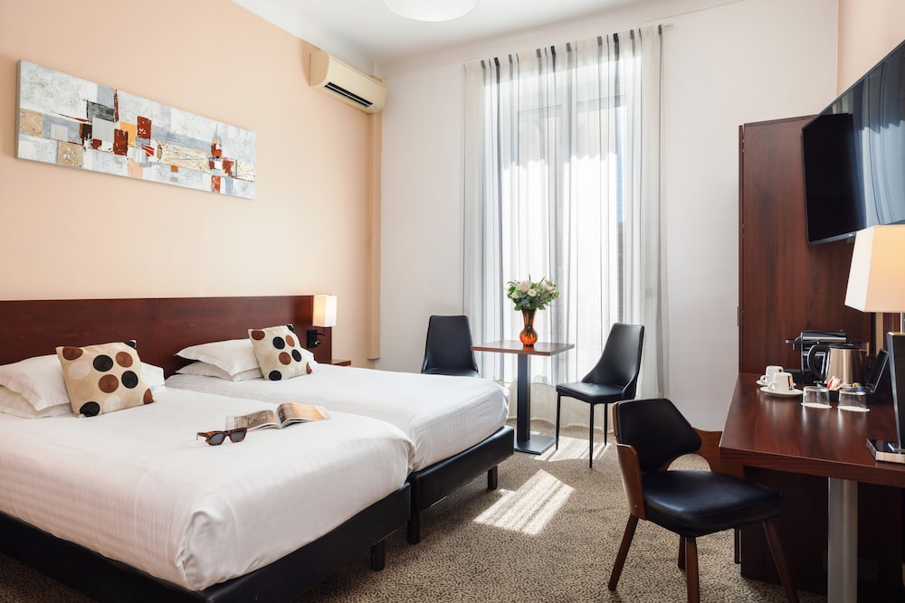 Deluxe Room, 1 King Bed, Non Smoking (Larger Room) - Photo 26