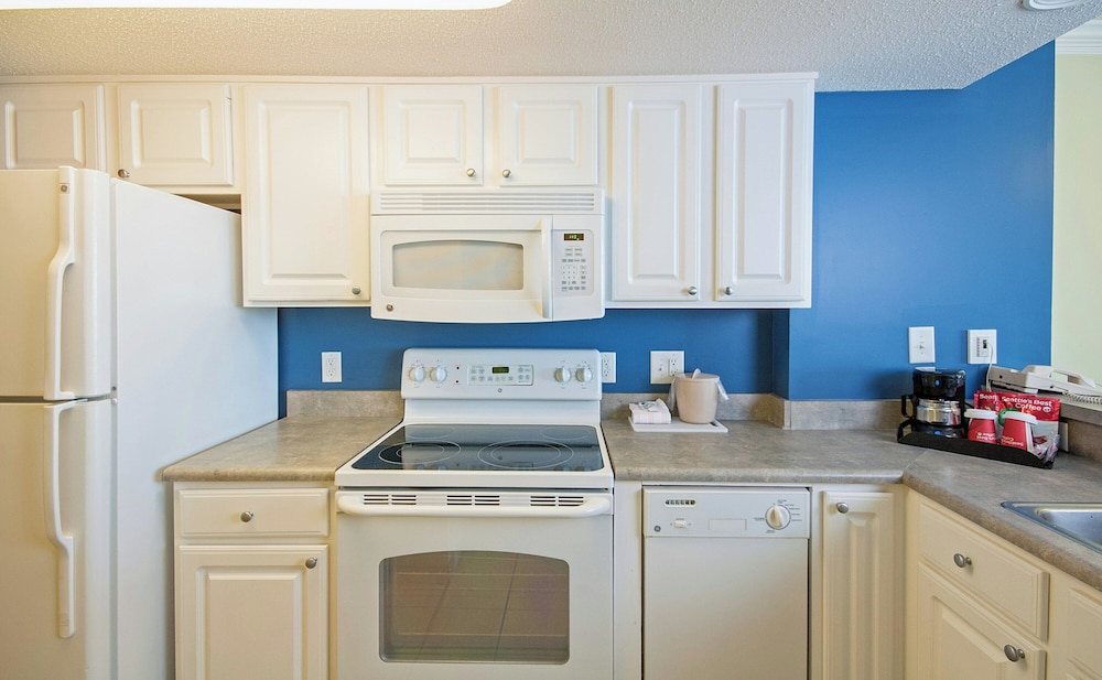 Oceanfront Deluxe One Bedroom King Condo - Photo 3