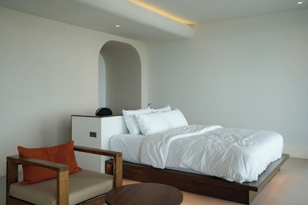 Deluxe Room, Balcony, Sea View photo 2