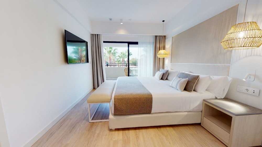 Family Suite (Signature Level)