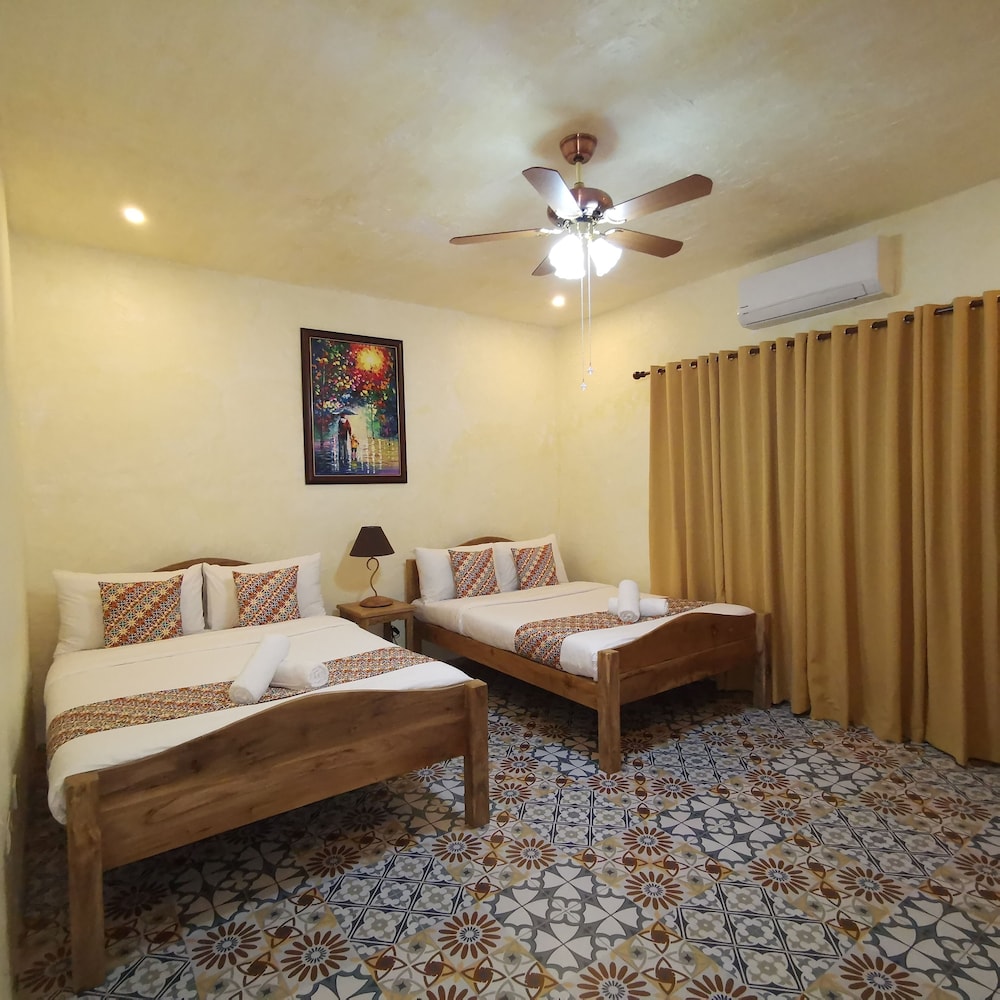 Family Room, 2 Double Beds photo 3