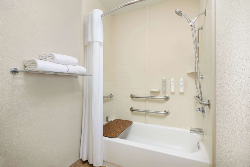 Room, Accessible, Non Smoking - Photo 7