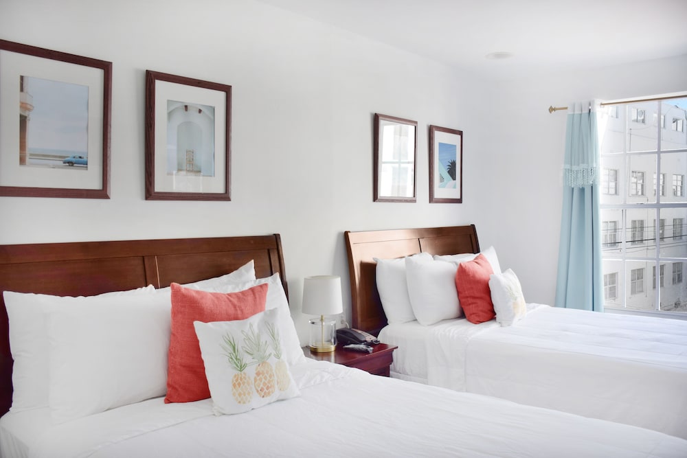 Deluxe Double Room, 2 Queen Beds - Photo 5