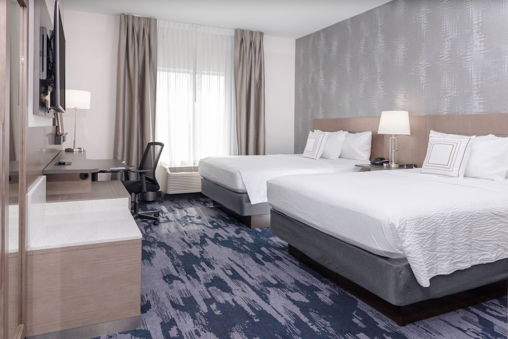 Room, 2 Queen Beds (Hearing Accessible) - Photo 2