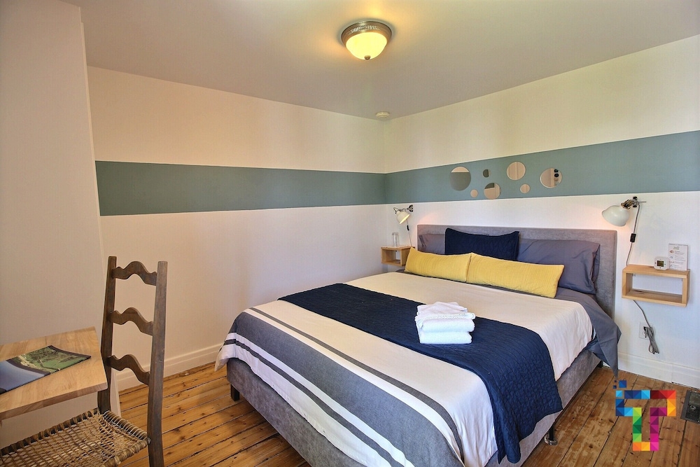 Room, 1 Queen Bed photo 1