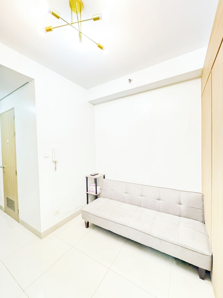 Signature Condo, Balcony, Pool View photo 2