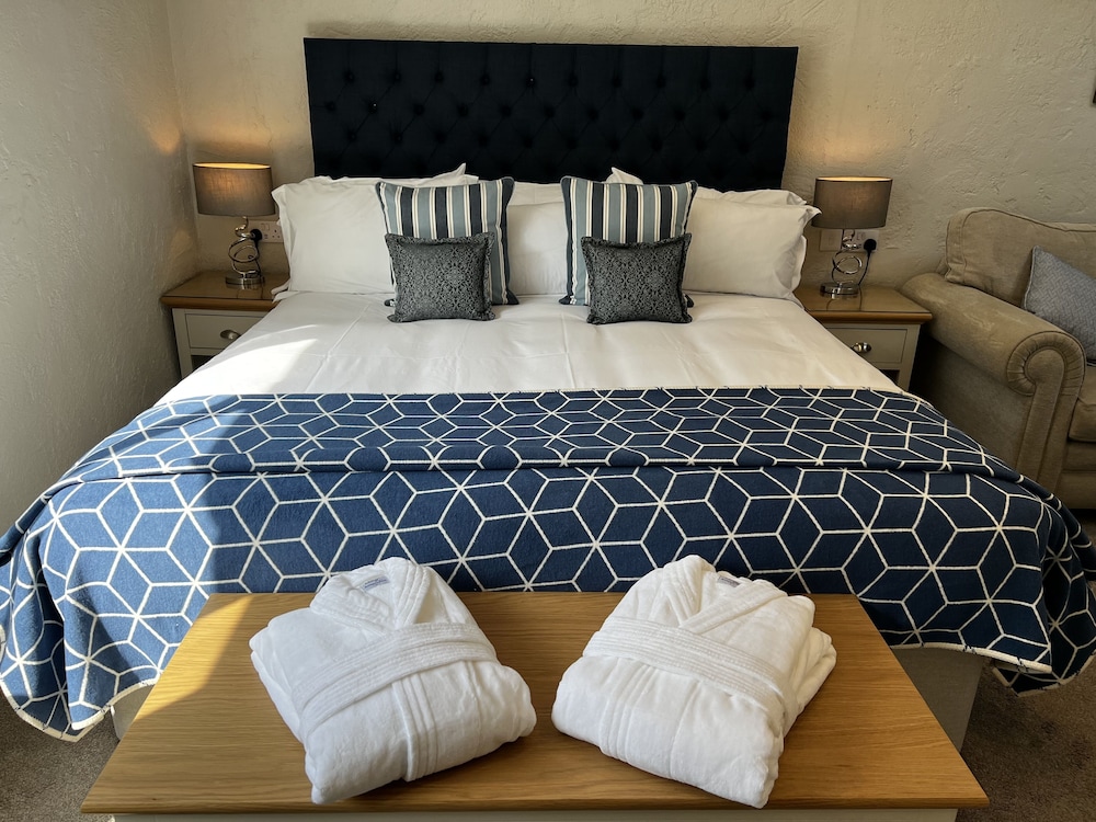 Superior Room, 1 King Bed, Ensuite (Room 11, 1st Floor, Front Superior) photo 2