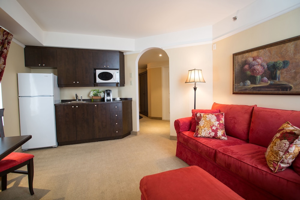 Executive Suite Plus, 1 King Bed With Sofabed photo 3