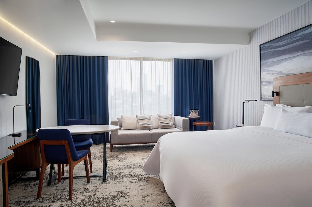 Premium Room, 1 King Bed, City View
