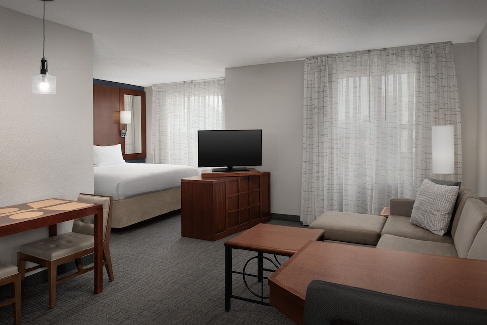 Studio Suite, 1 King Bed with Sofa bed (Mobility Accessible, Tub) photo 1