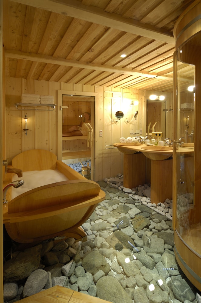 Panoramic Chalet, 2 Bedrooms, Sauna, Mountain View photo 3