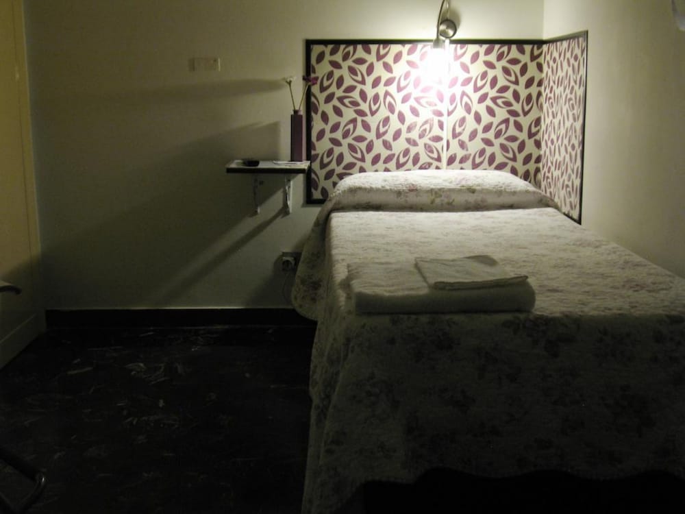 Single Room, Shared Bathroom
