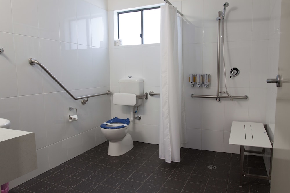 Accessible Queen Room photo 3