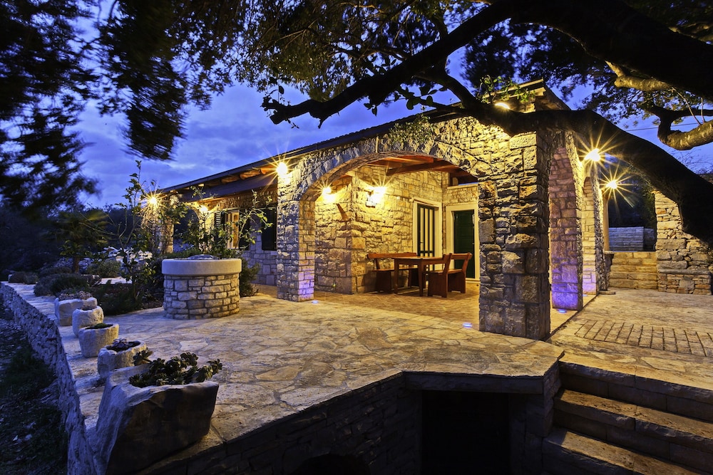 House (Two Bedroom Holiday Home with Terrace)