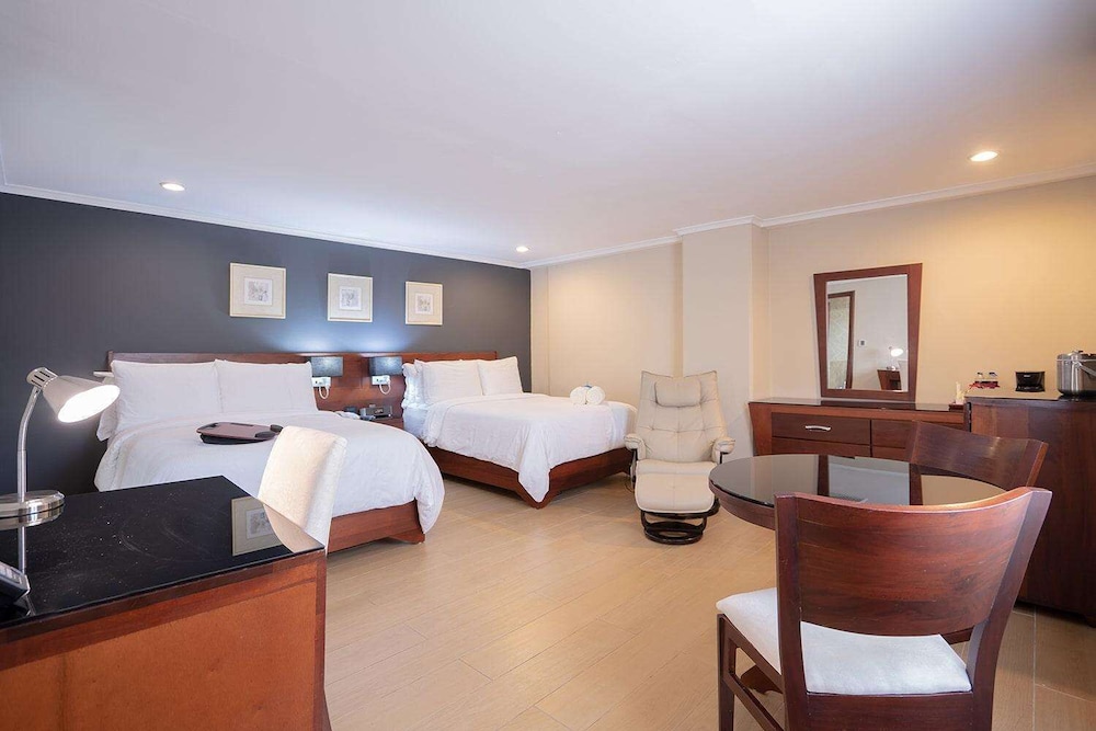 Club Room (Imperial) - Photo 1