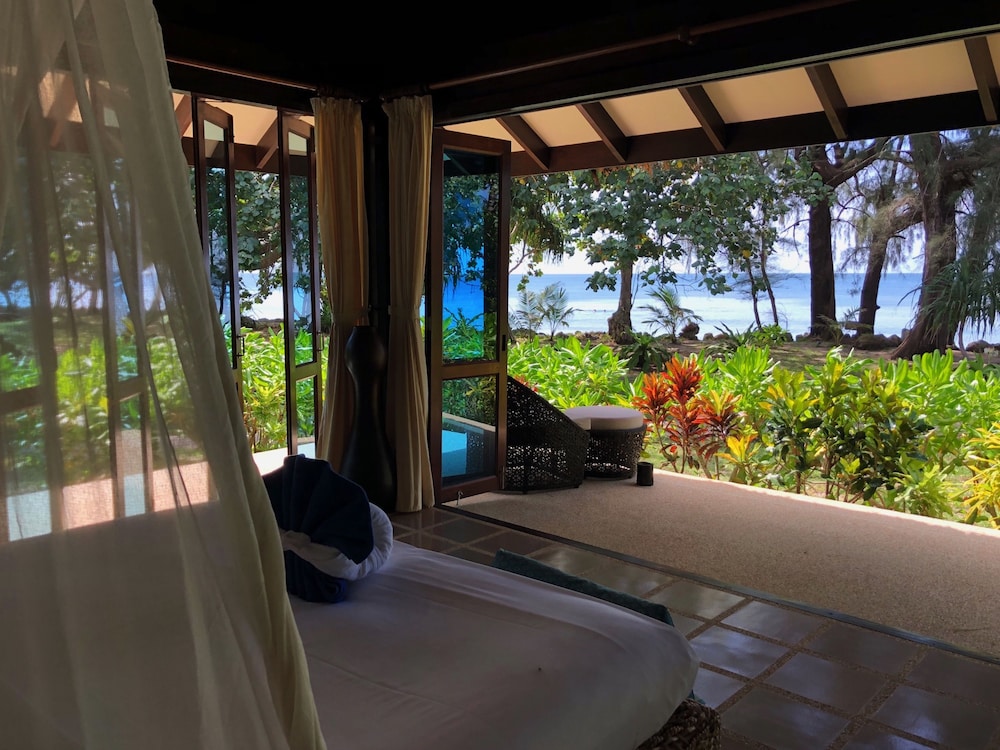 Exclusive Villa, 2 Bedrooms, Sea View, Beachfront