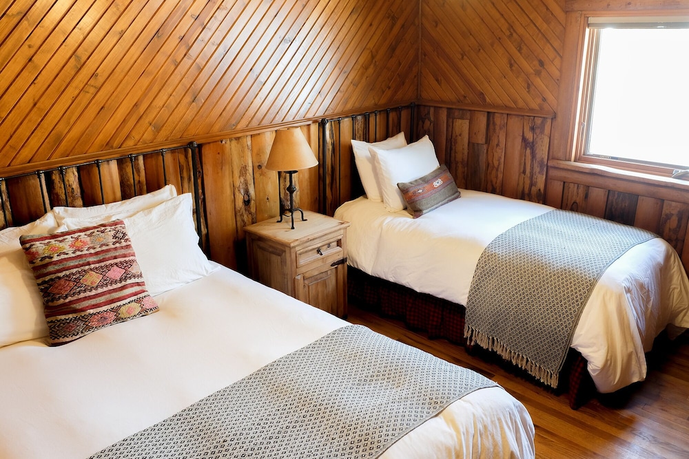 Lodge Room Queen + Twin