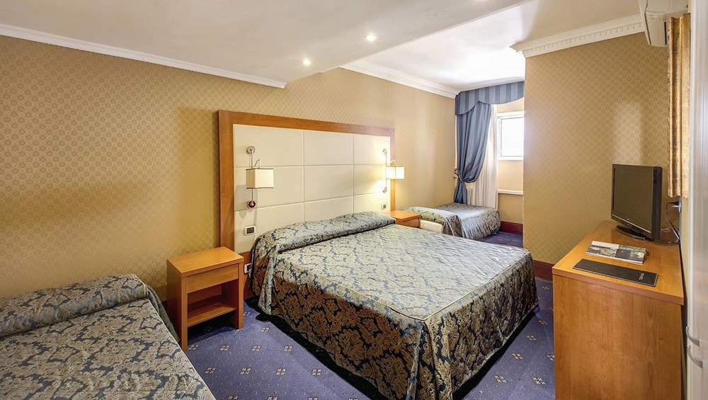 Economy Quadruple Room photo 2